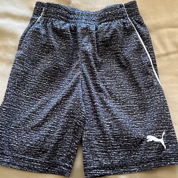 Puma like new boy shorts - Picture 1 of 3